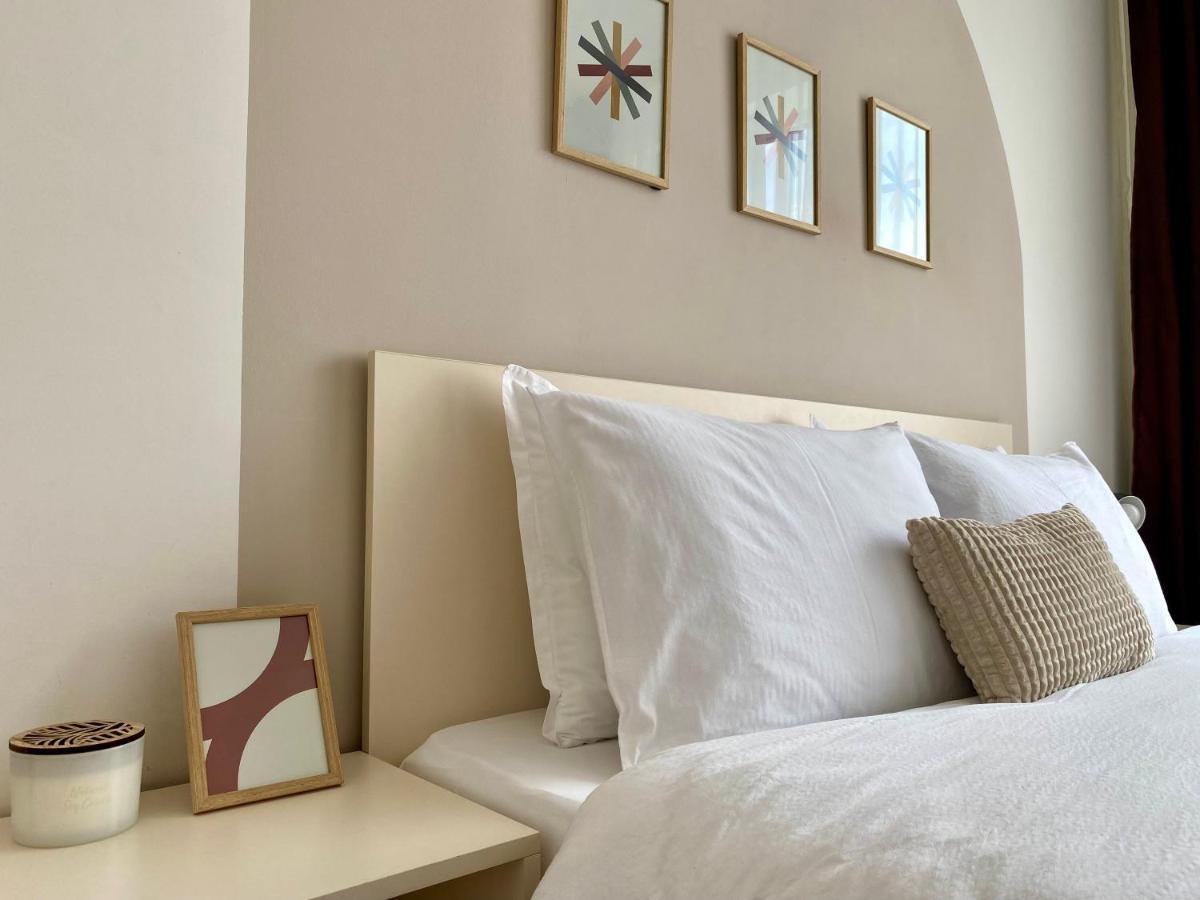 Wanderlust Home Cream, Rasnov Apt For 4, Wifi And Free Parking Buitenkant foto