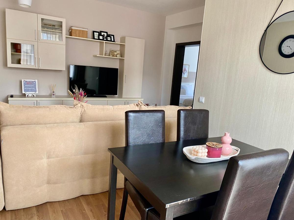 Wanderlust Home Cream, Rasnov Apt For 4, Wifi And Free Parking Buitenkant foto