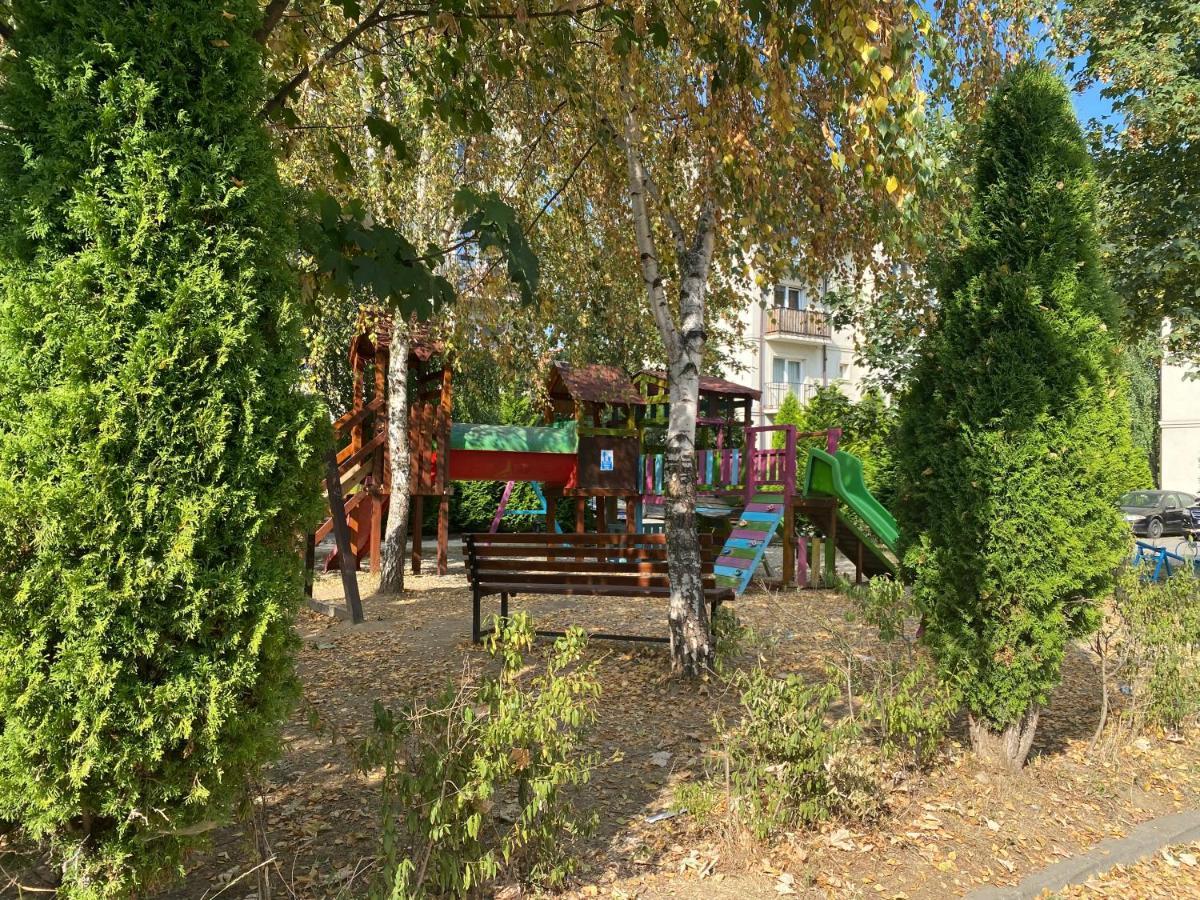 Wanderlust Home Cream, Rasnov Apt For 4, Wifi And Free Parking Buitenkant foto