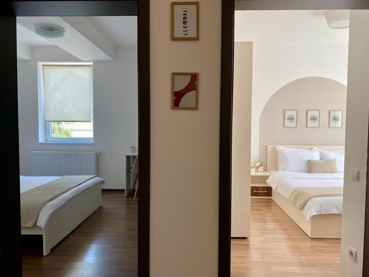 Wanderlust Home Cream, Rasnov Apt For 4, Wifi And Free Parking Buitenkant foto
