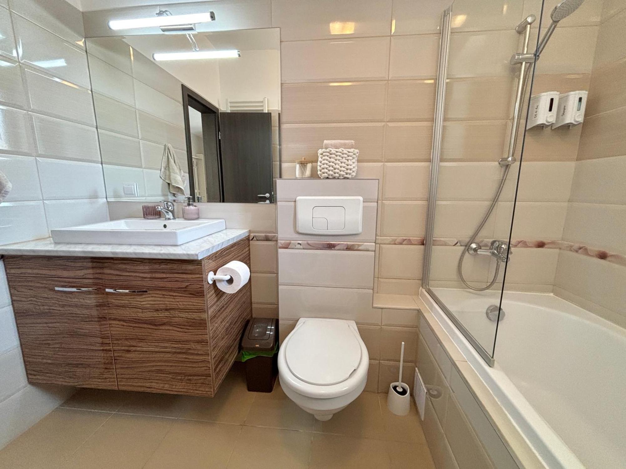 Wanderlust Home Cream, Rasnov Apt For 4, Wifi And Free Parking Buitenkant foto